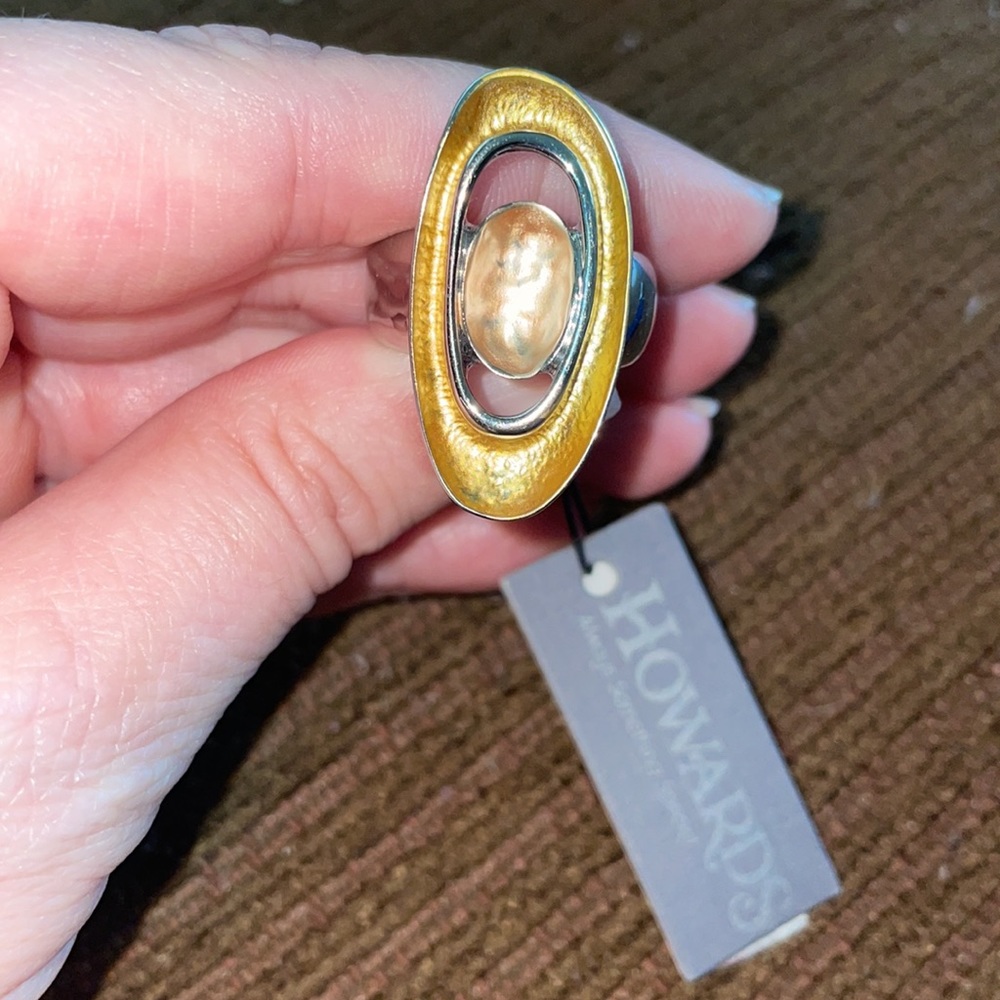 Howard’s silver/gold tones expandable ring